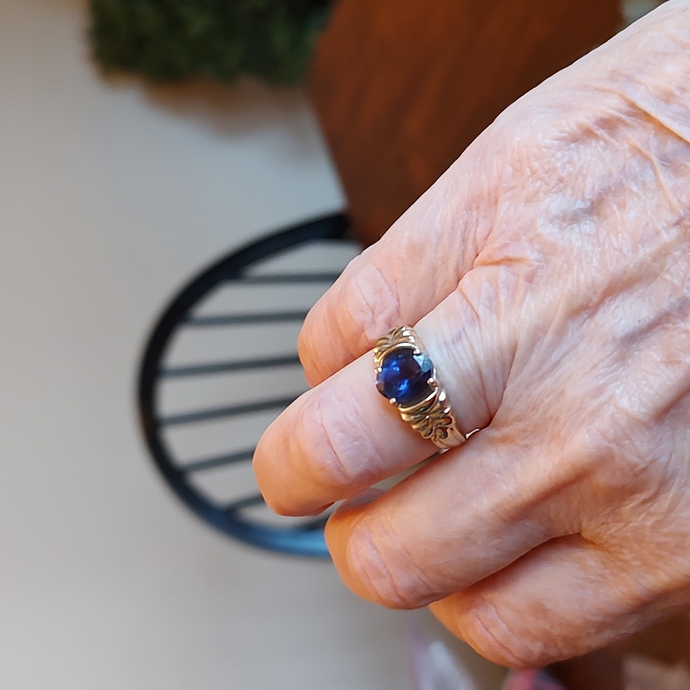 10k Solid Gold Iolite Ring - image 2